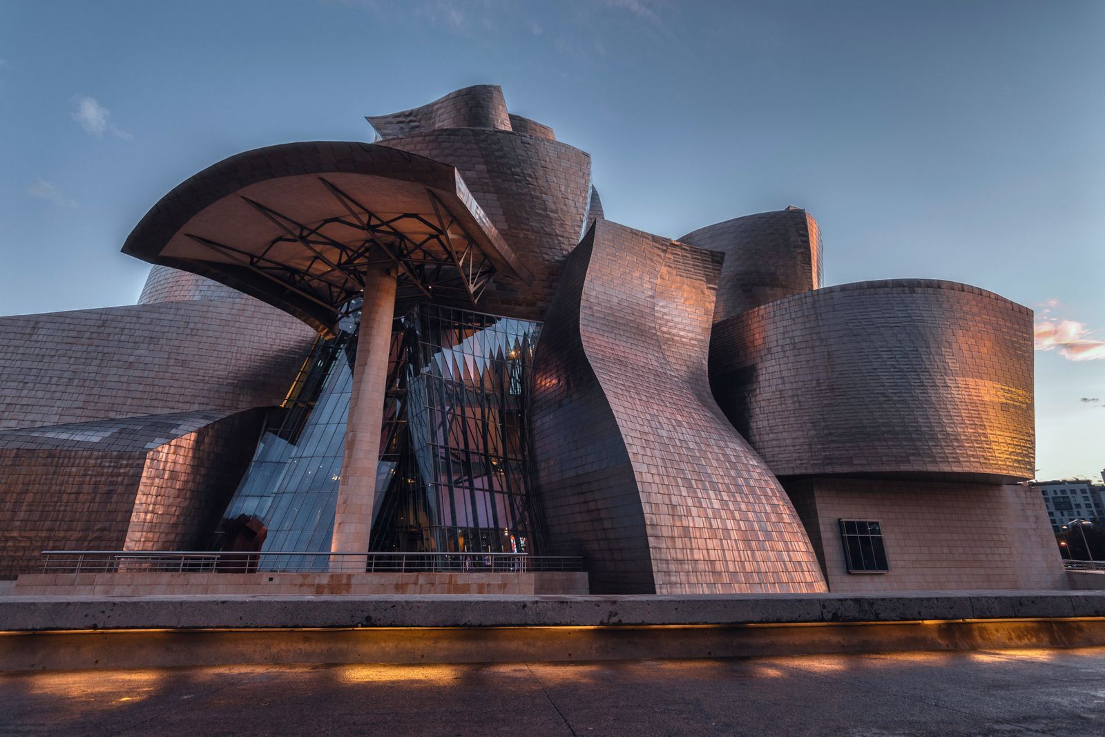 Museo Guggenheim Bilbao al atardecer